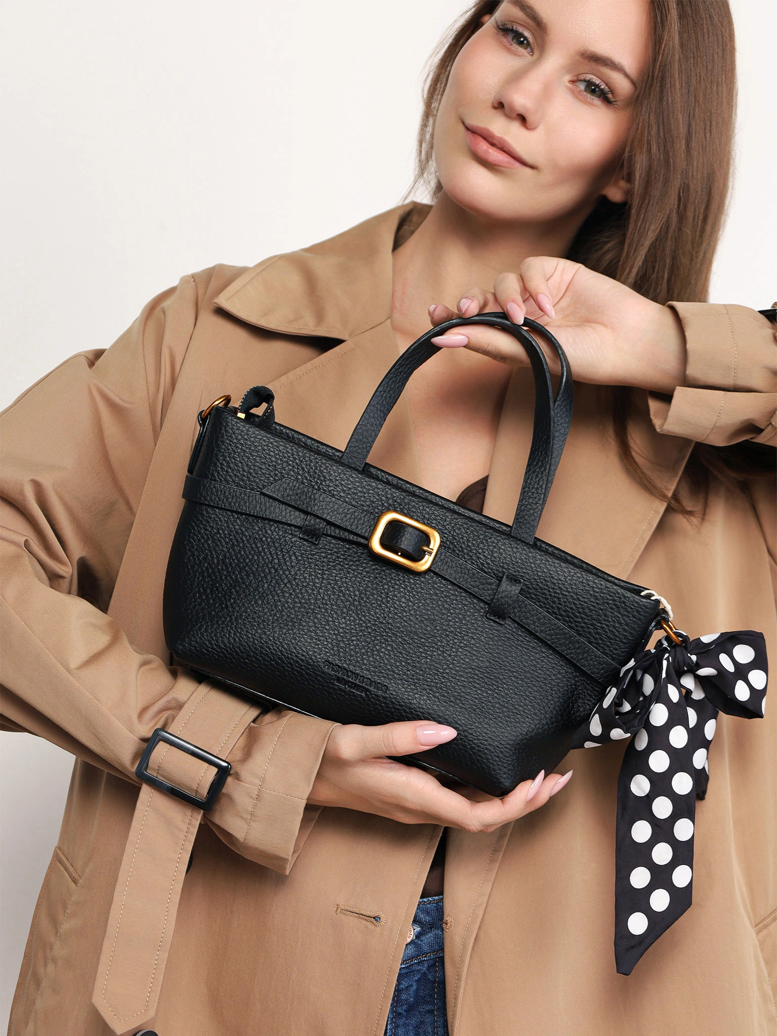 Сумка-тоут с декоративным платком и ремешком с пряжкой в ассортименте